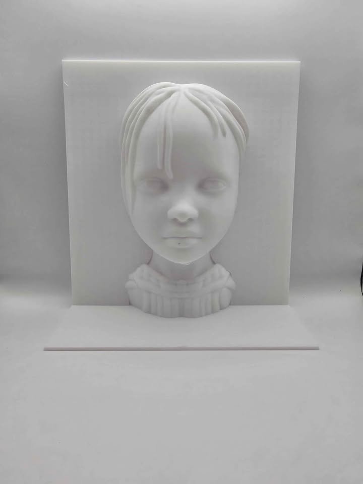 Halloween Illusion Bust - Creepy Girl
